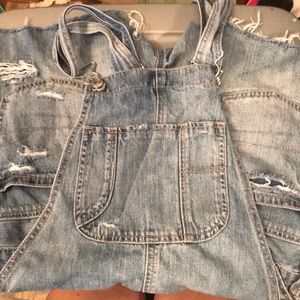 🥳 5 for $25🥳 American Eagle distressed overalls